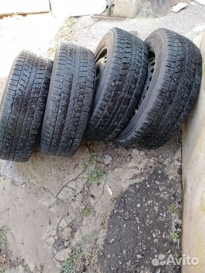 Dunlop SP Winter Ice 01 205/60 R16 108F