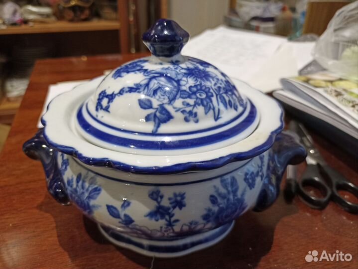 Фарфоровая сахарница