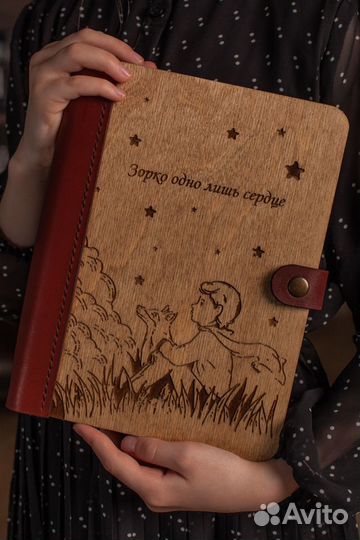 Блокнот из дерева в кожаном переплете