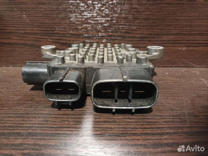 Блок управления вентилятором Mitsubishi Lancer 9