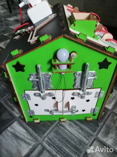 Бизиборд домик