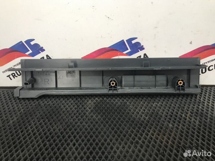 Накладка потолка справа