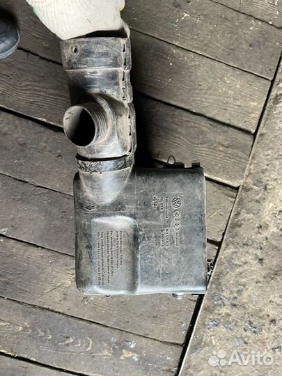 Корпус воздушного фильтра Audi 100 с3 44-й кузов