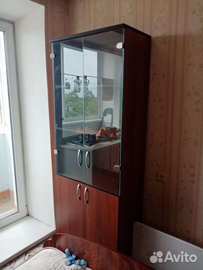 Книжный шкаф тёмный