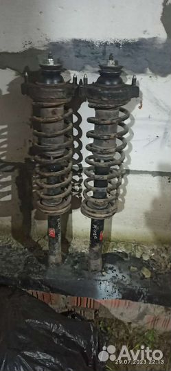 Задние стойки Митсубиси каризма