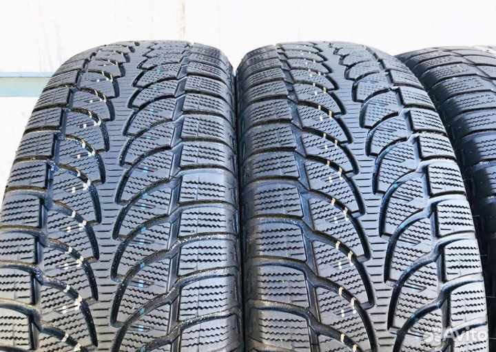 Bridgestone Blizzak LM-80 215/65 R16