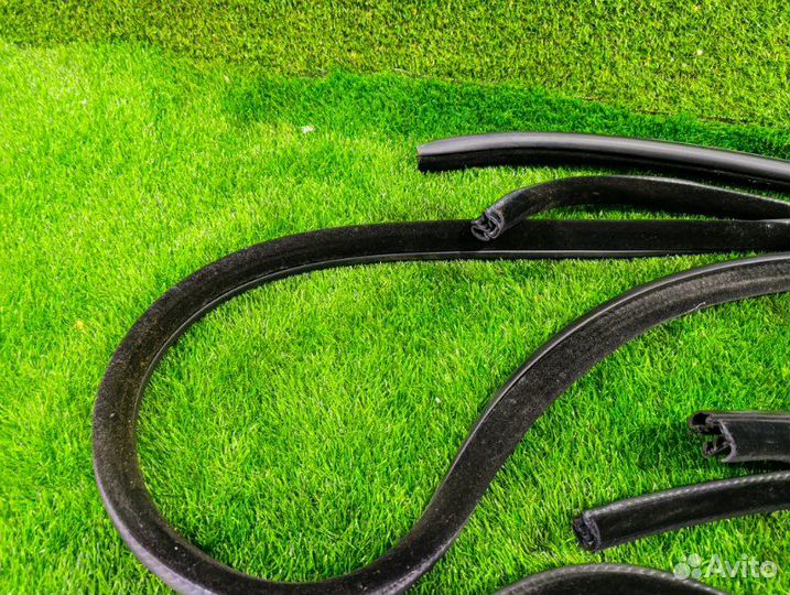 Резинка дверных проемов Jaguar Xe X760