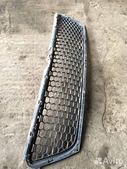 Решетка в бампер Рено Сандеро