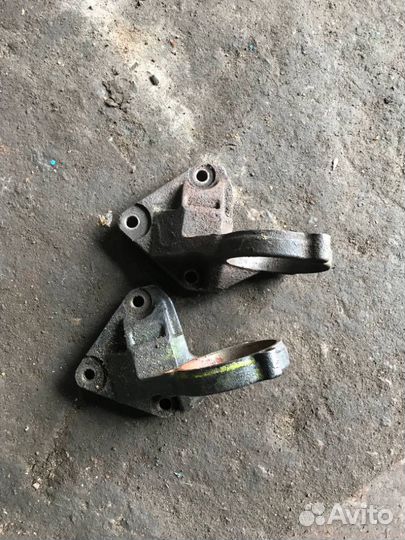 Кронштейн привода, полуоси правый 39780-6N200 Niss