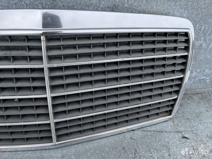 Решетка радиатора Mercedes W124