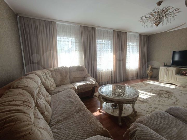 Коттедж 197 м² на участке 6 сот.