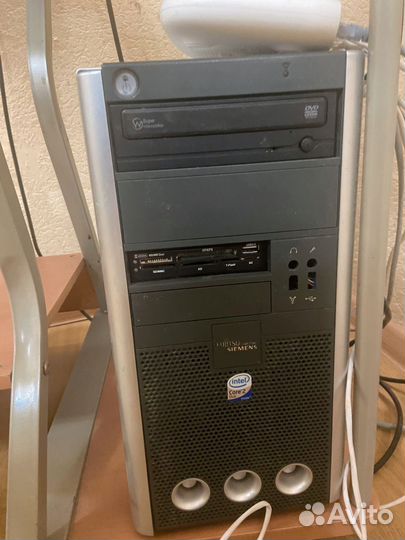 Компьютерный стол + компьютер с монитором