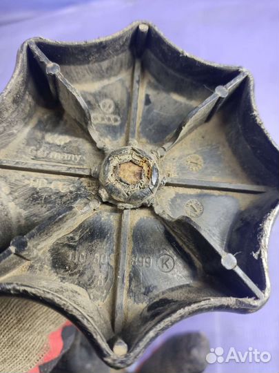 Болт крепления запасного колеса Volkswagen/Skoda