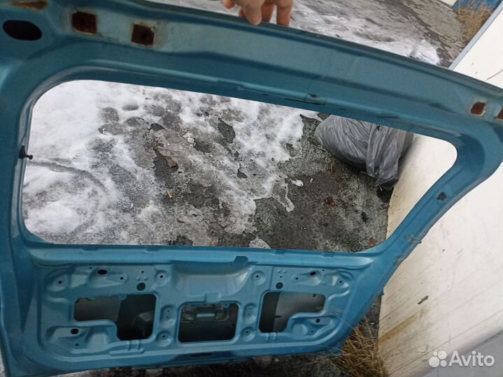 Крышка багажника Nissan march