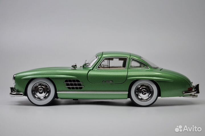 Модель автомобиля Mercedes-Benz 300SL 1954 металл