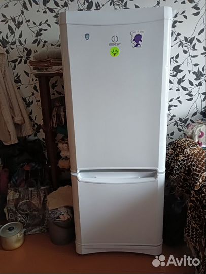 Холодильник indesit