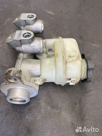 Главный тормозной цилиндр Opel Sintra