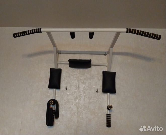 Турник настенный