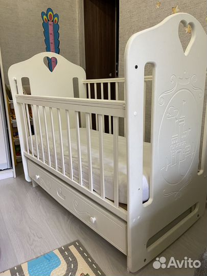 Детская кроватка с поперечным маятником