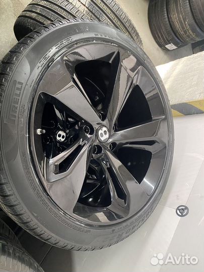 Оригинальные колеса на Bentley Bentayga R22