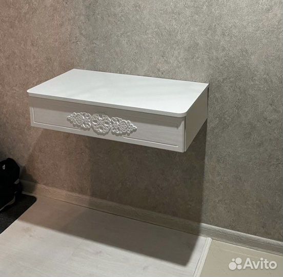 Новый консольный туалетный столик