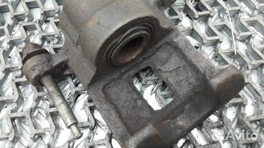 Суппорт тормозной задний левый nissan X-trail T30