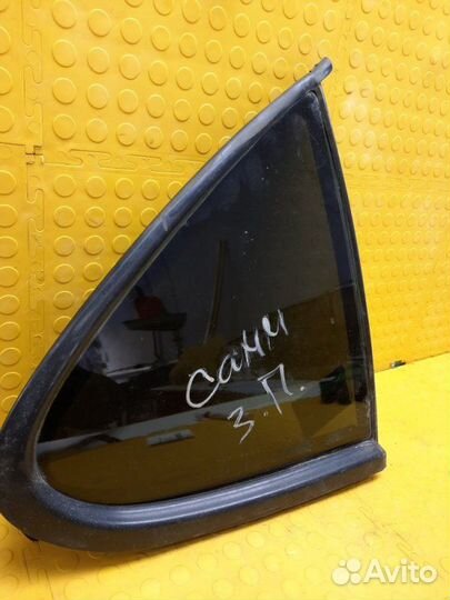 Стекло боковое заднее правое Nissan Sunny B15 1998
