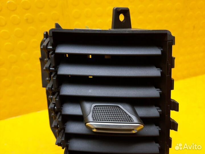 Б/У Дефлектор воздушный В хорошем состоянии