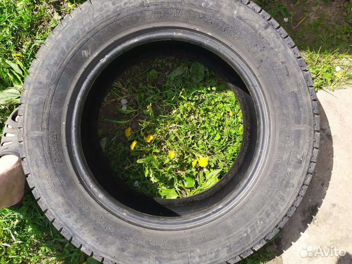 Michelin Agilis 215/65 R16