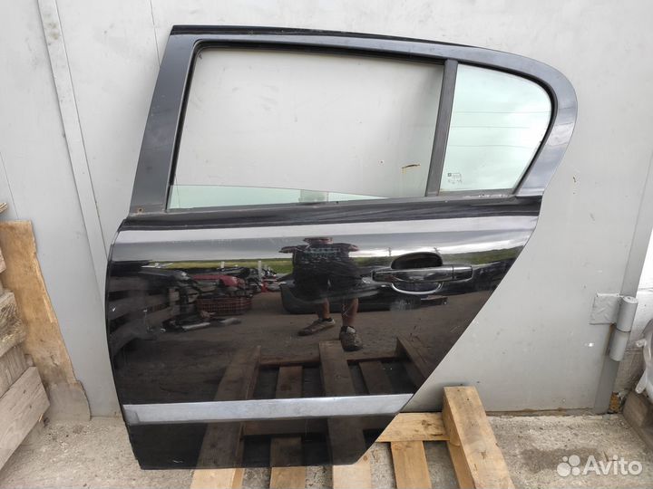 Дверь задняя левая на Opel Astra H 5Д Z20R