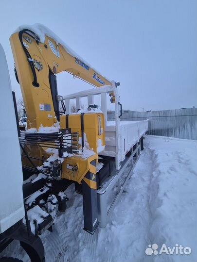 Бортовой грузовик Isuzu Elf с КМУ XCMG, 2024