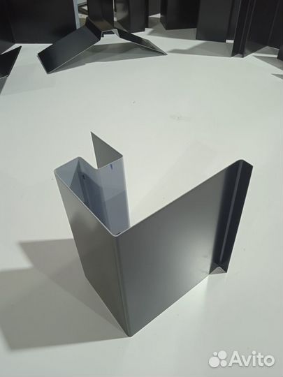 Околооконная планка объемная с отгибом RAL 9005