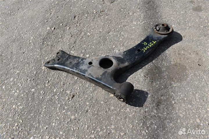 Рычаг передний правый Toyota Corolla Verso 1