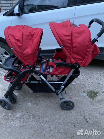 Коляска для двойни погодок