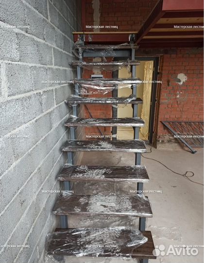 Лестница металлическая на антресольный этаж