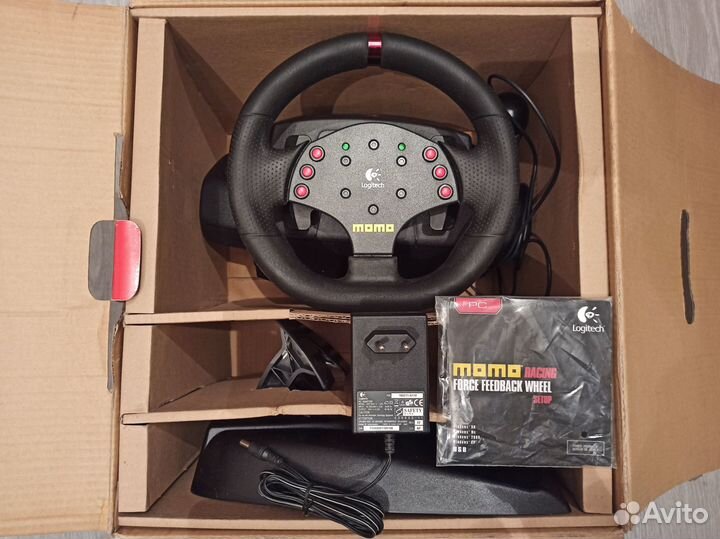 Новый Logitech Momo Racing