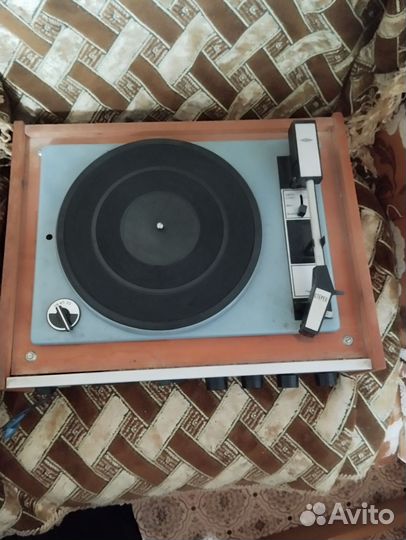 Виниловый проигрыватель