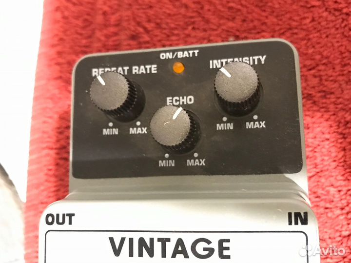 Гитарная педаль benringer vintage delay