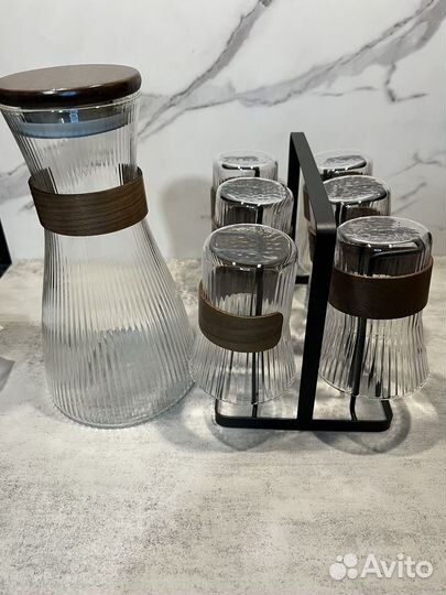 Графин со стаканами