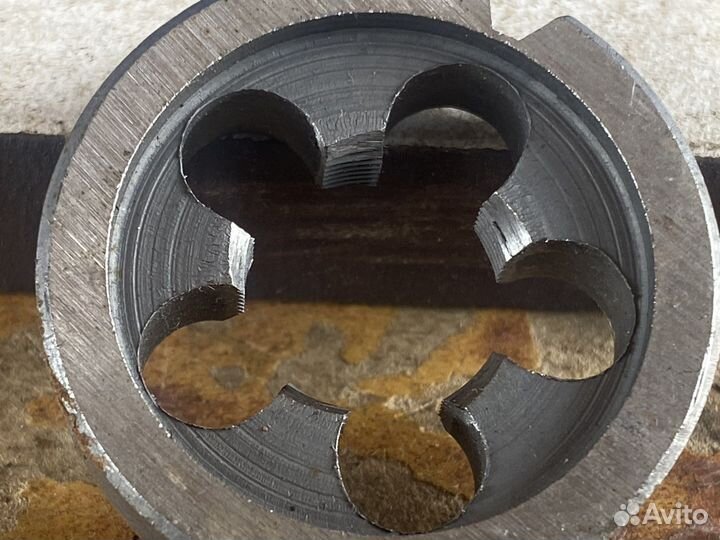 Плашка СССР м16 шаг резьбы 0,75