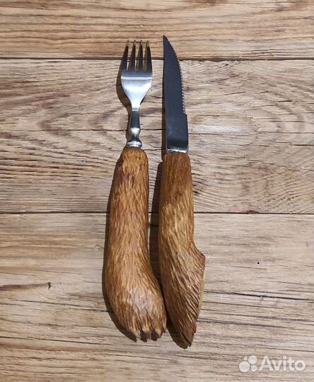 Вилка и нож для мяса с резной деревянной ручкой
