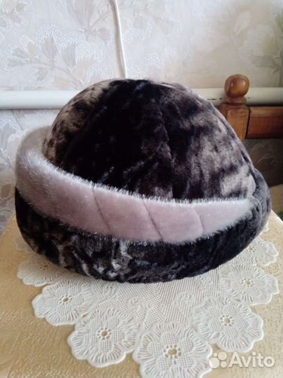 Шапки женские. 54 размер