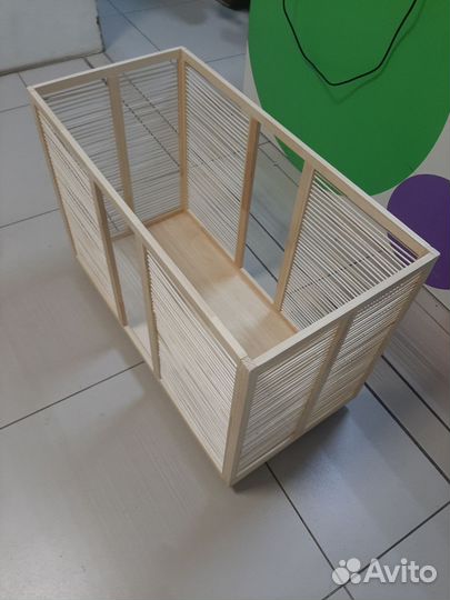 Ящик для хранения ковриков в студии йоги