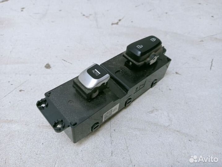 Кнопка стеклоподъемника передняя правая Kia Optima