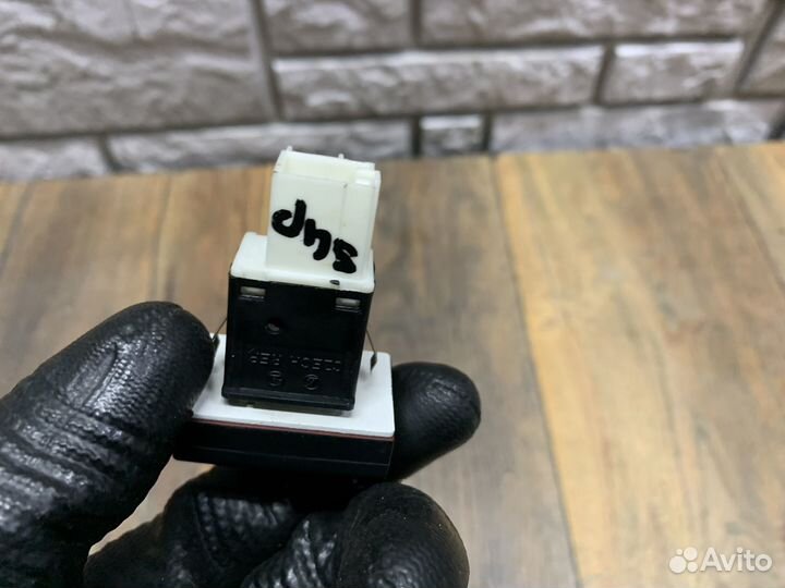 Skoda Superb Кнопка аварийной сигнализации