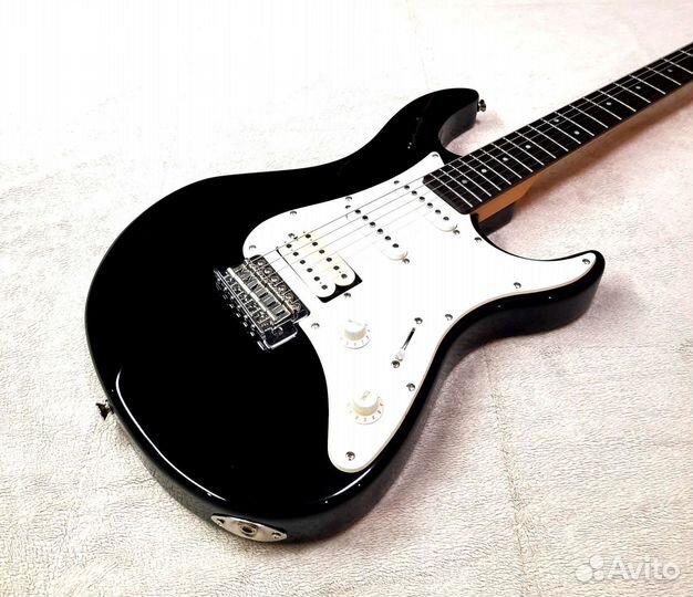 Электрогитара Yamaha с комбоусилителем Vox