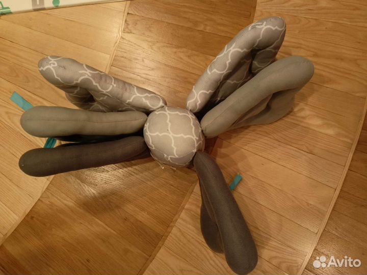 Подушка для кормления с лепестками