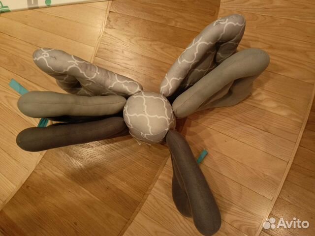 Подушка для кормления с лепестками