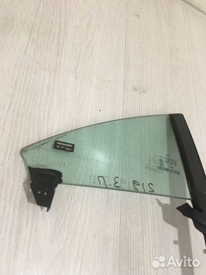 Форточка двери задняя правая Mercedes Benz Cls350