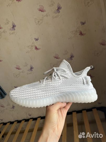 Кроссовки новые